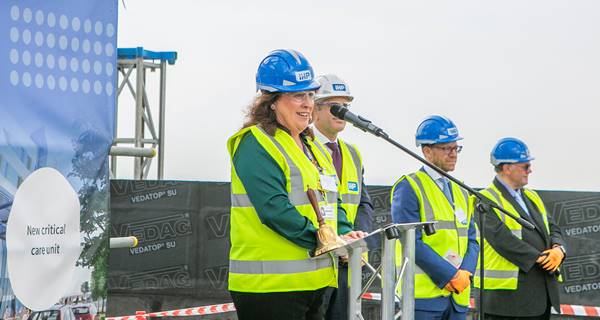 speakers at topping out