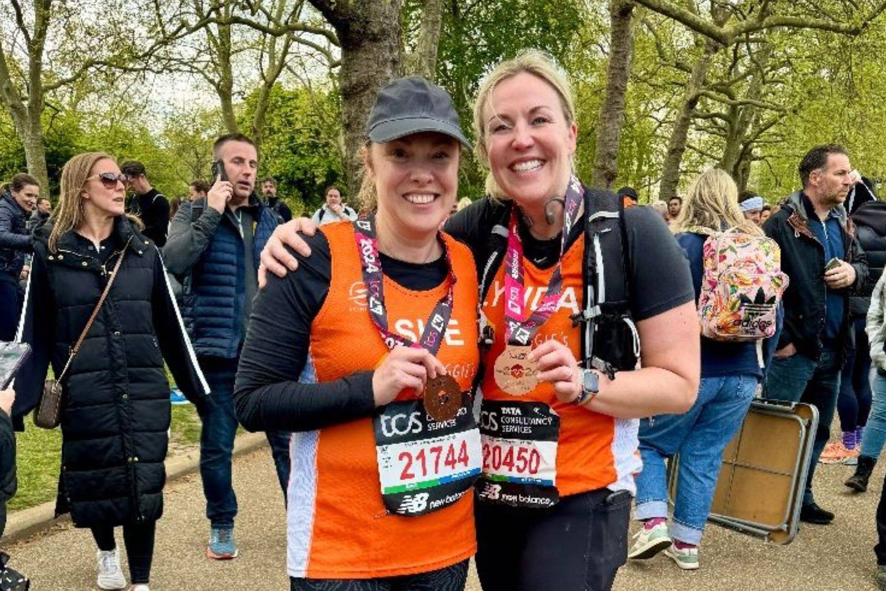 Lynda and Sue at London Marathon 