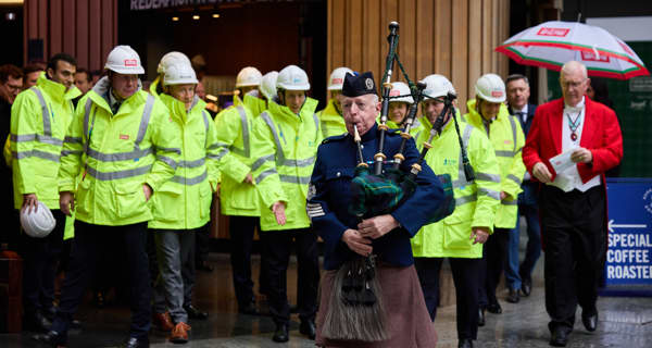 Piper leads delegates