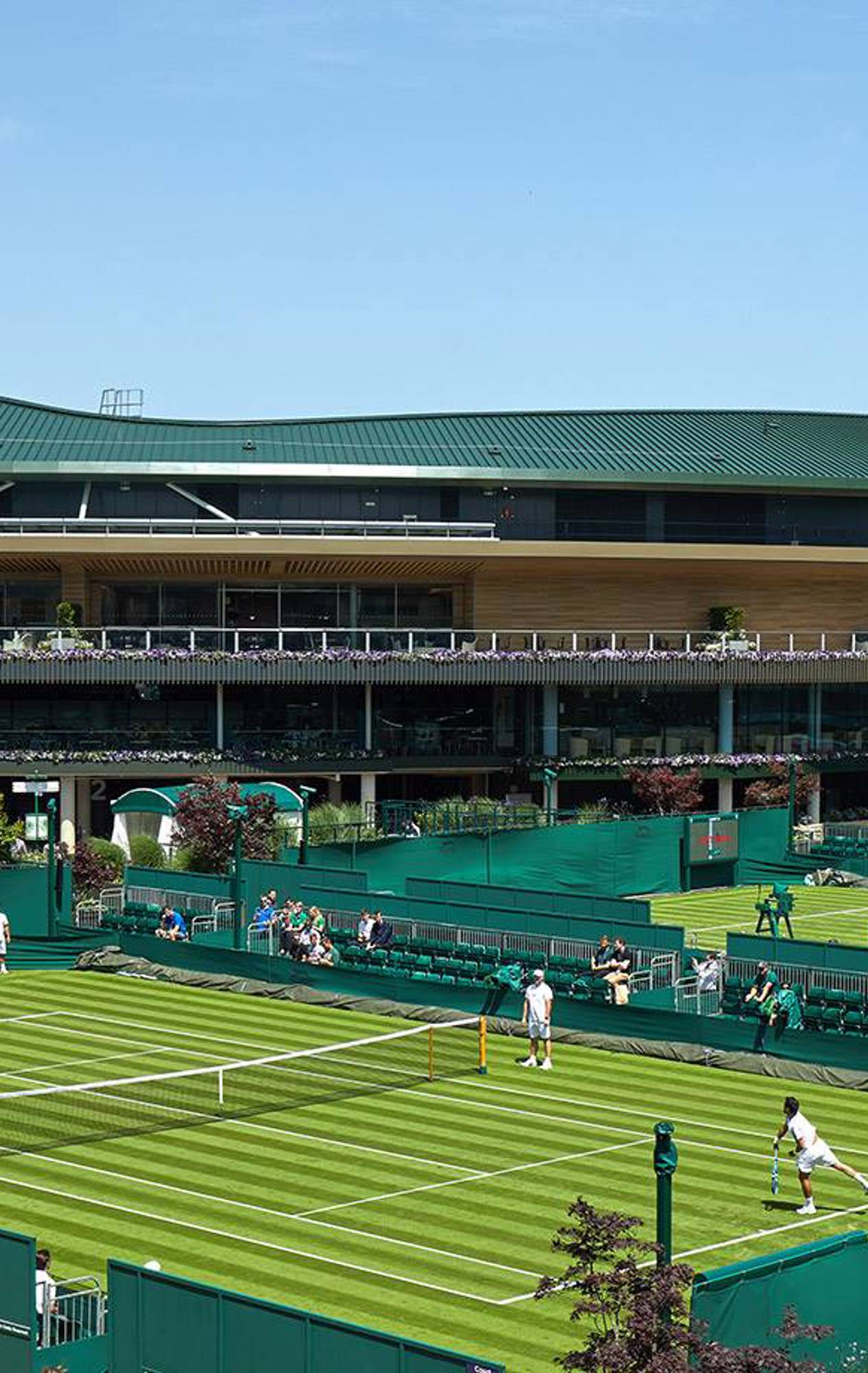 Construction workers installing the 70m long steel trusses for the retractable roof at Wimbledon No.1 Court, a key feature of the renovation.